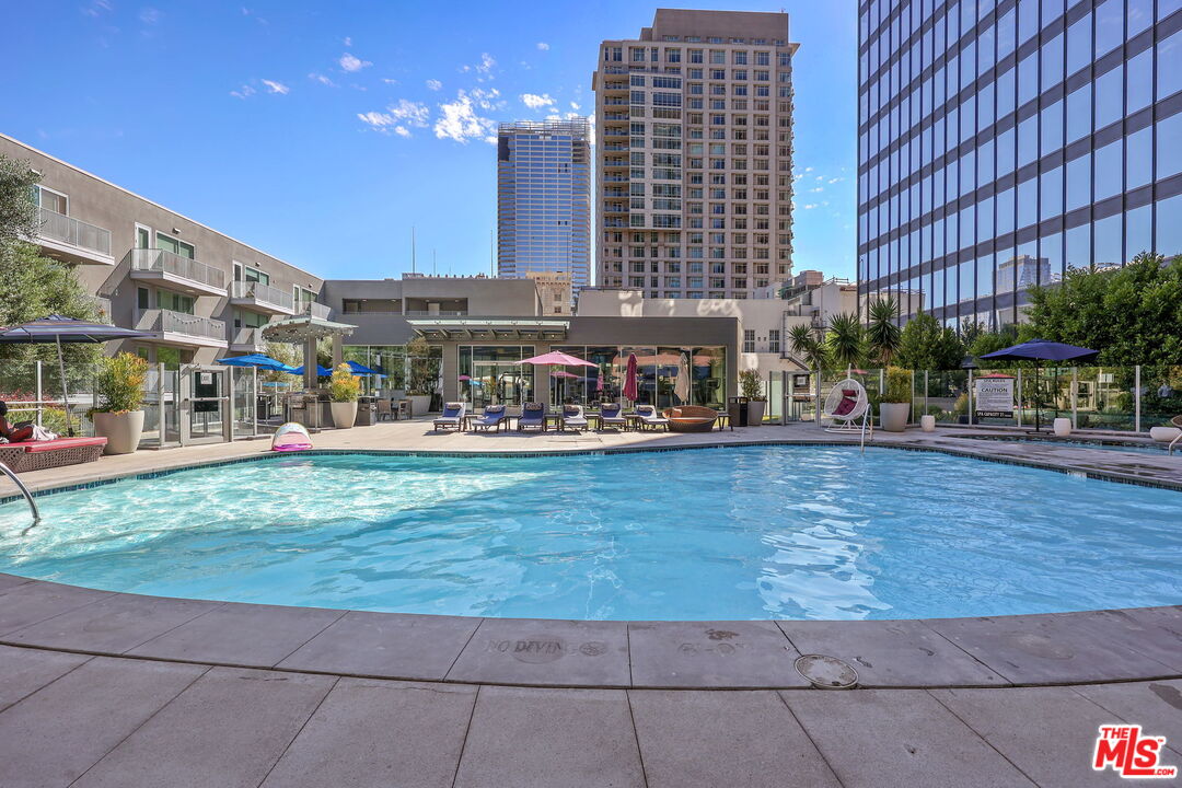 901 S Flower St Unit: 401