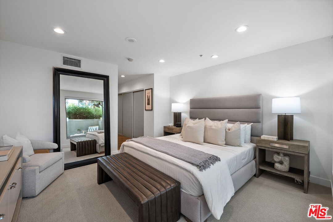 901 S Flower St Unit: 401