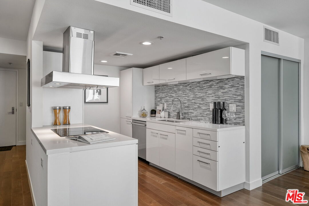 901 S Flower St Unit: 401