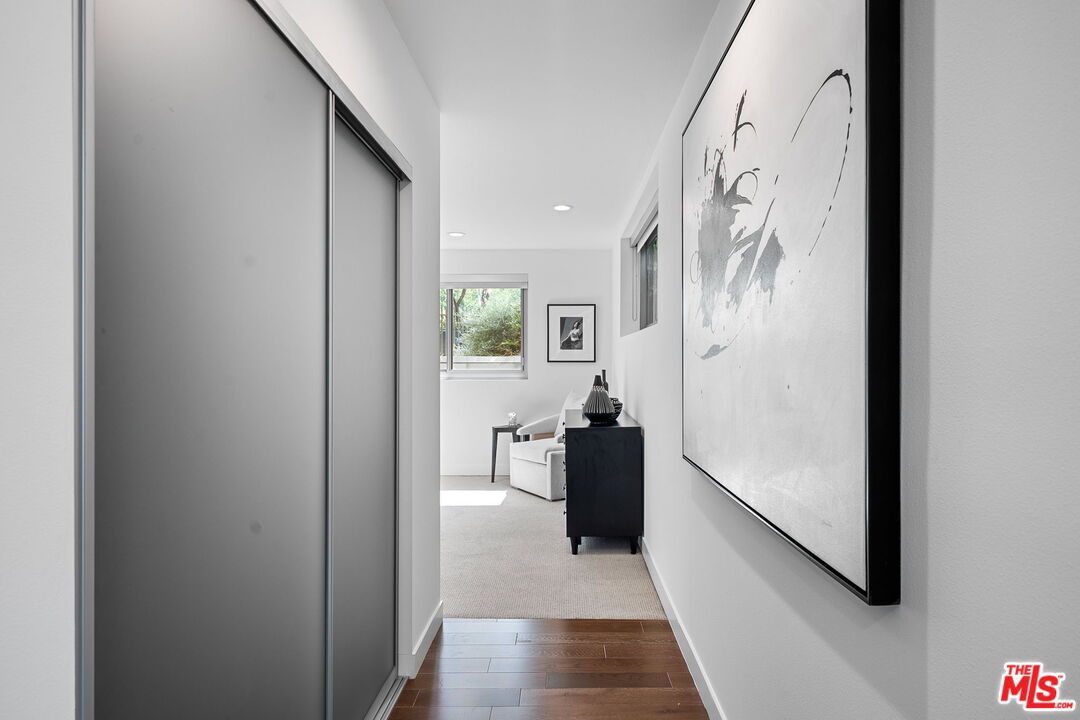 901 S Flower St Unit: 401