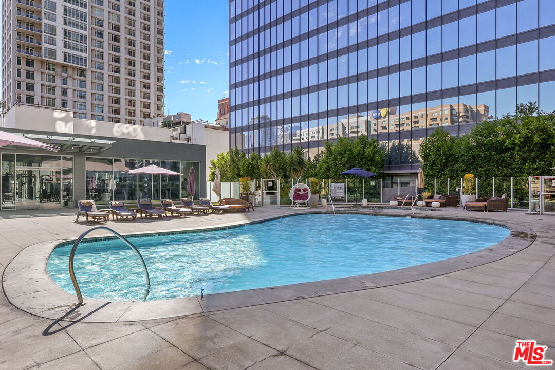 901 S Flower St Unit: 401