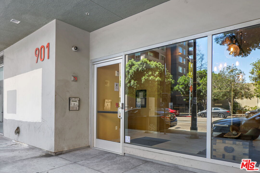 901 S Flower St Unit: 401