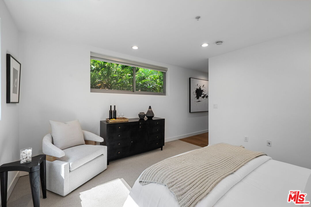 901 S Flower St Unit: 401