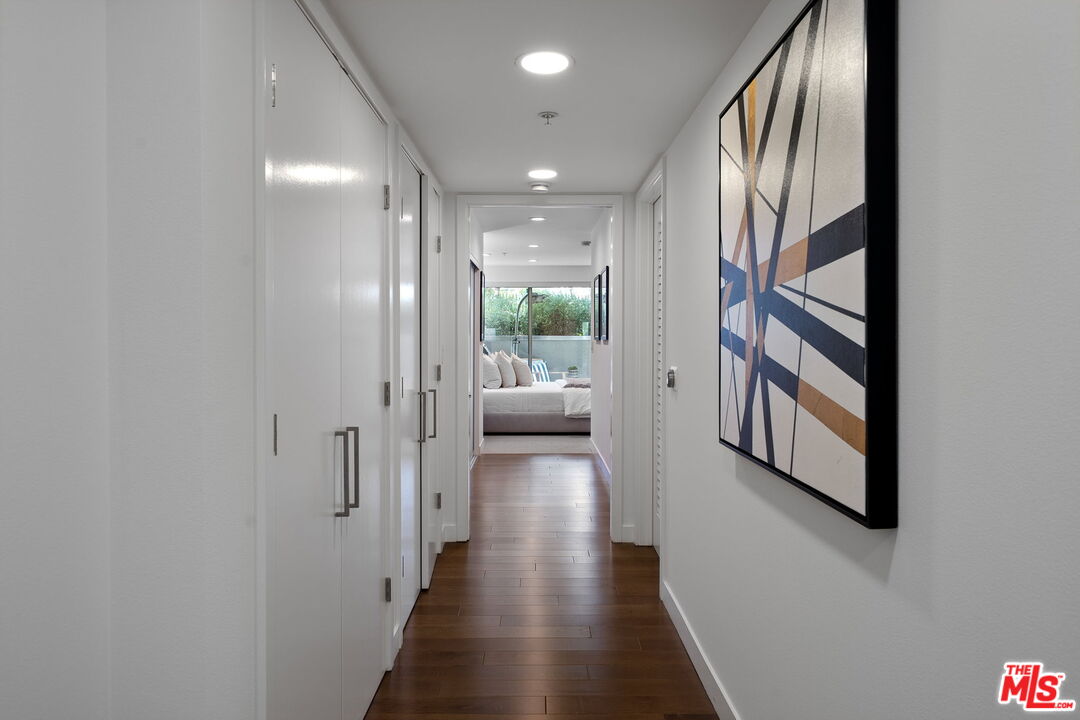 901 S Flower St Unit: 401