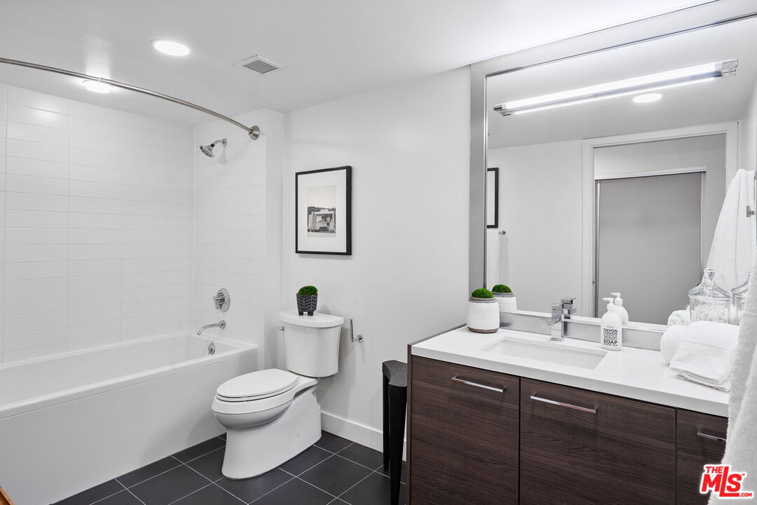 901 S Flower St Unit: 401