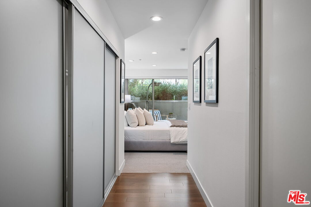 901 S Flower St Unit: 401