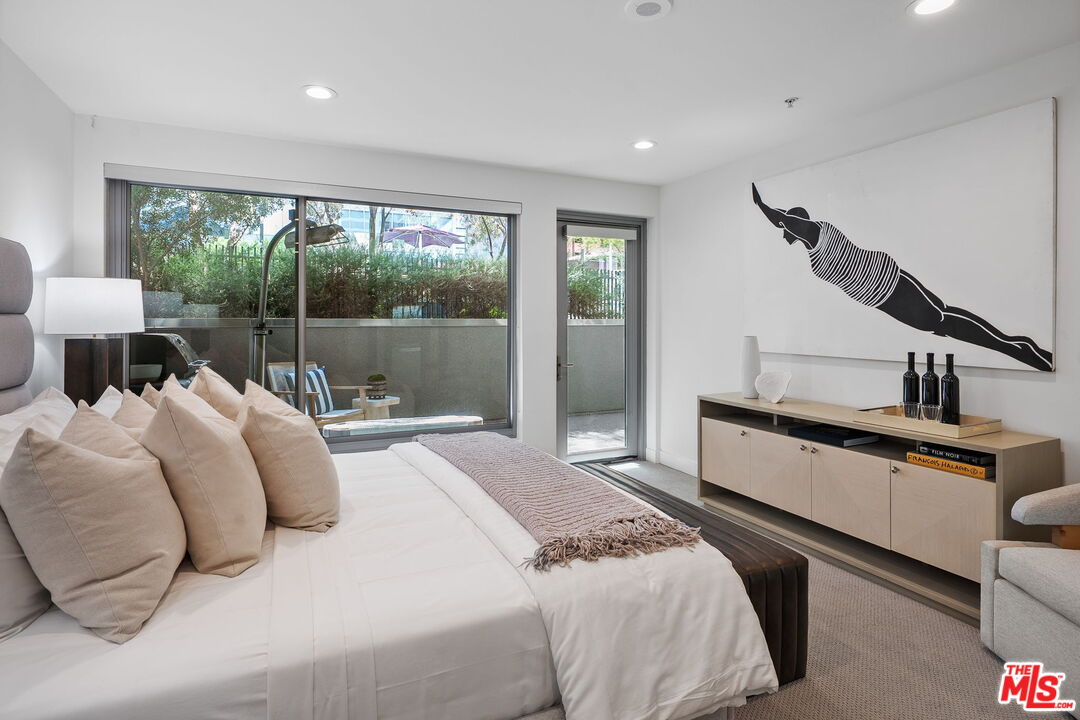 901 S Flower St Unit: 401