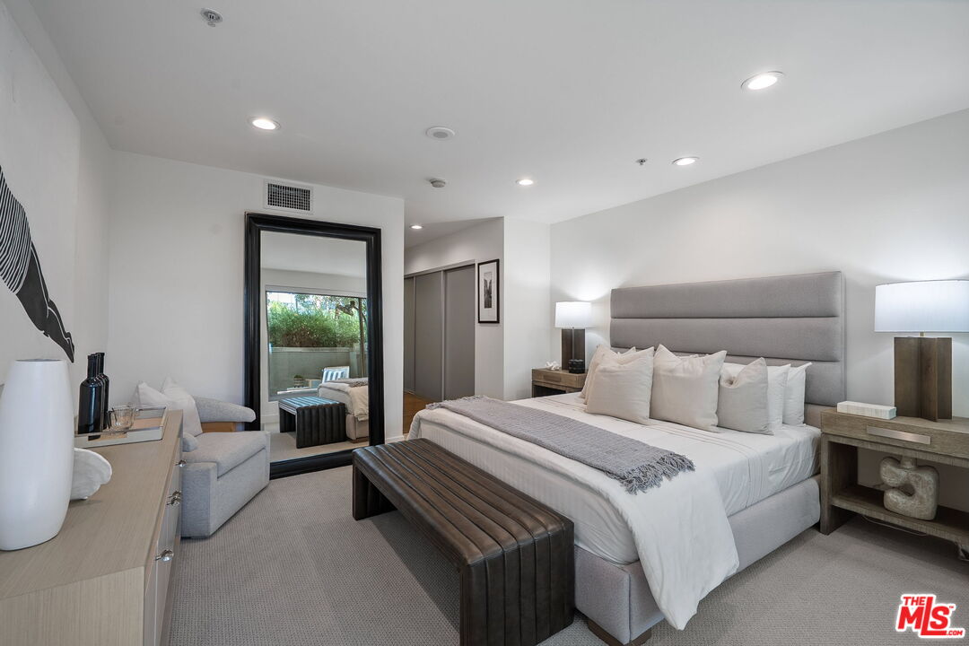 901 S Flower St Unit: 401