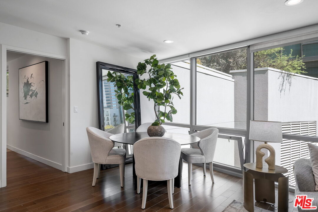 901 S Flower St Unit: 401