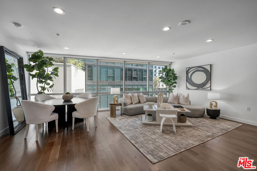 901 S Flower St Unit: 401