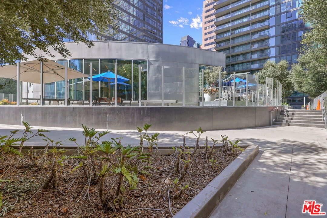 901 S Flower St Unit: 401