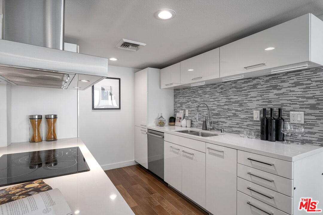 901 S Flower St Unit: 401