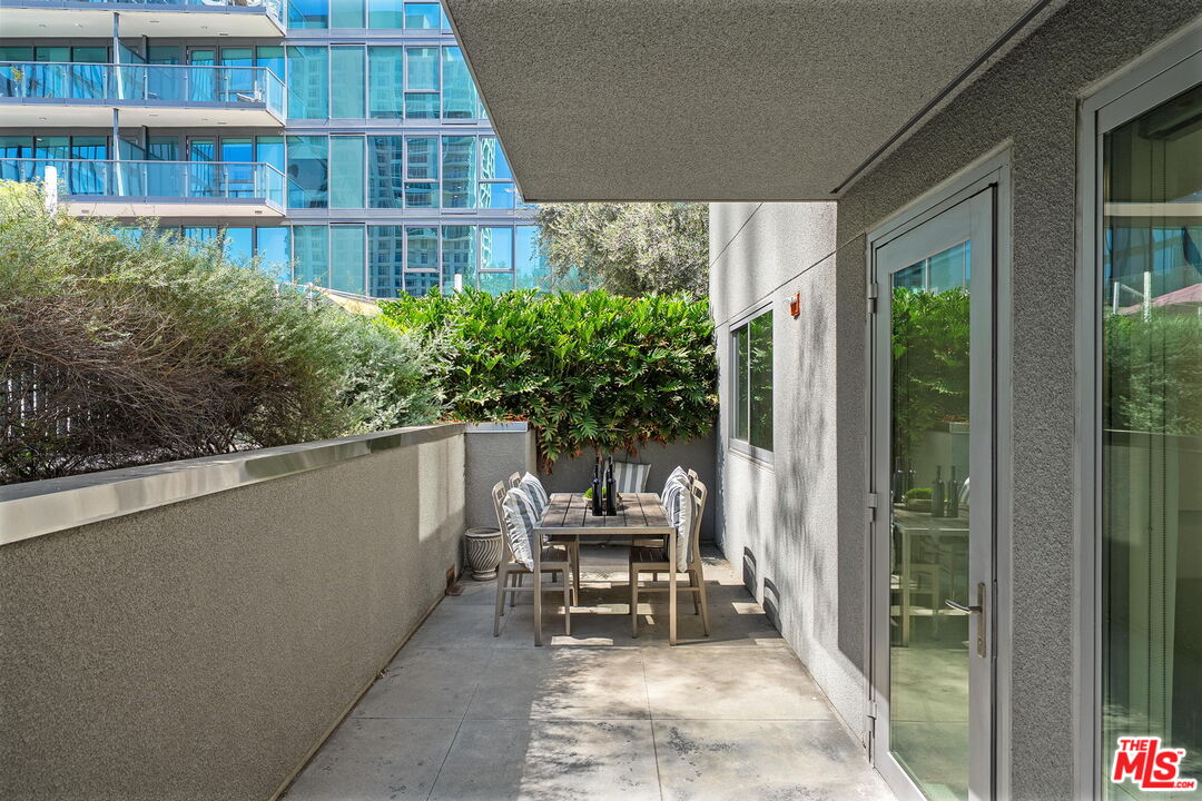 901 S Flower St Unit: 401