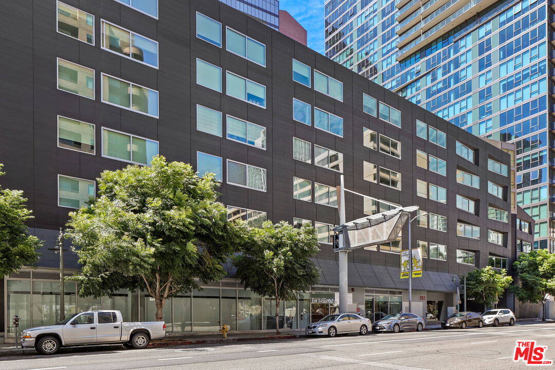 901 S Flower St Unit: 401