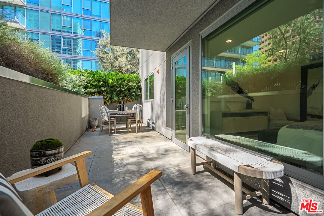 901 S Flower St Unit: 401