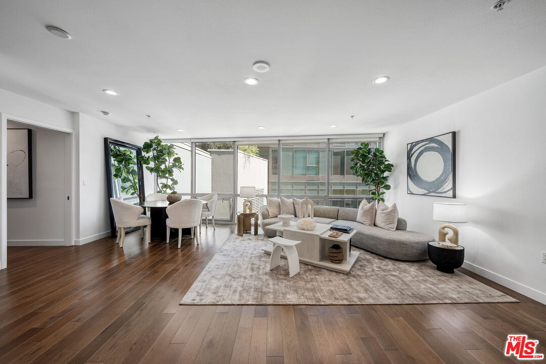 901 S Flower St Unit: 401