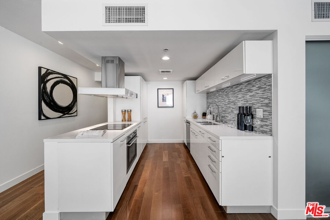 901 S Flower St Unit: 401