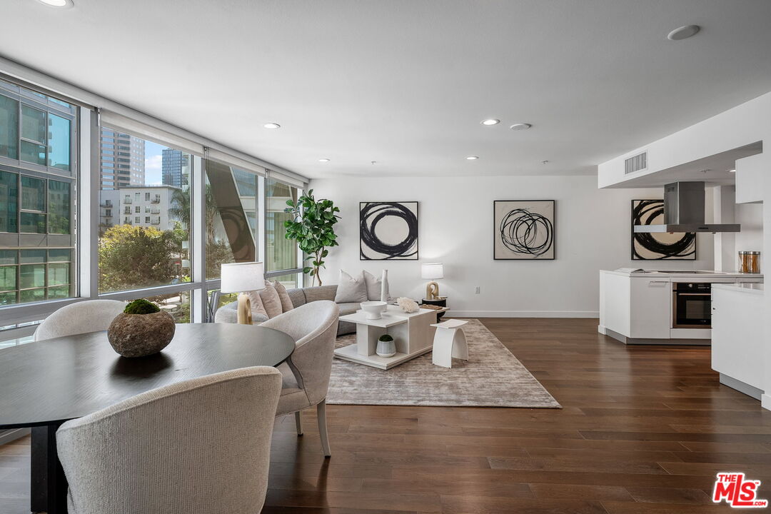 901 S Flower St Unit: 401