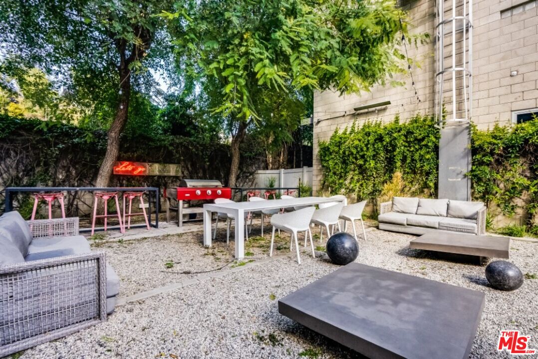 3450 Cahuenga Blvd Unit: 101