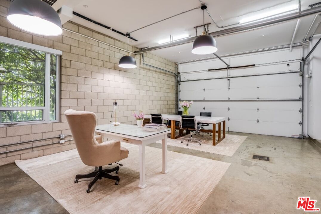 3450 Cahuenga Blvd Unit: 101