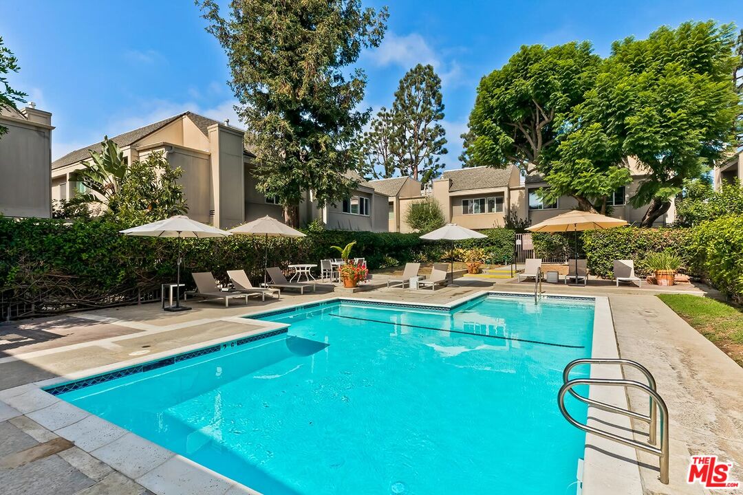 2508 Arizona Ave Unit: 3