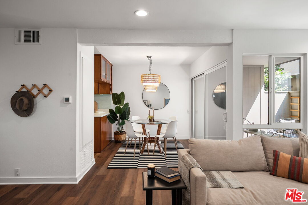 2508 Arizona Ave Unit: 3