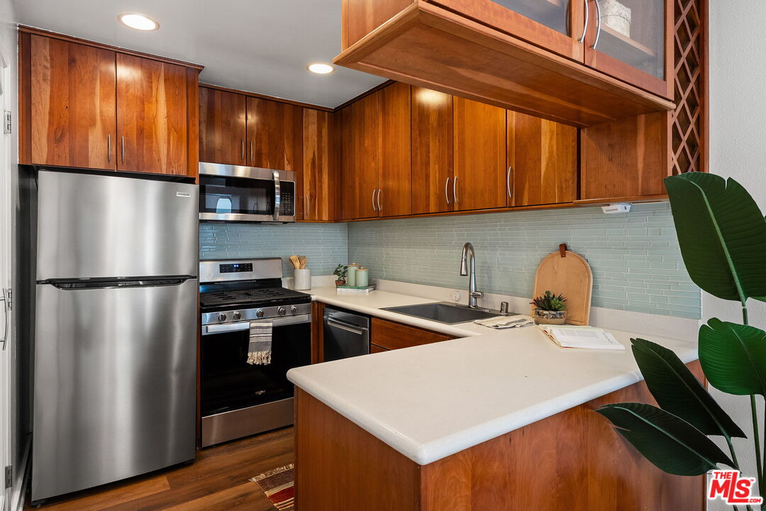 2508 Arizona Ave Unit: 3