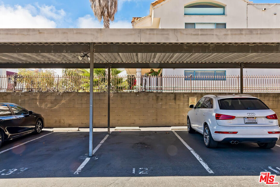 2508 Arizona Ave Unit: 3