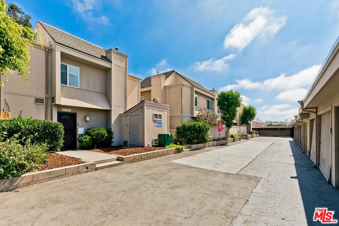 2508 Arizona Ave Unit: 3