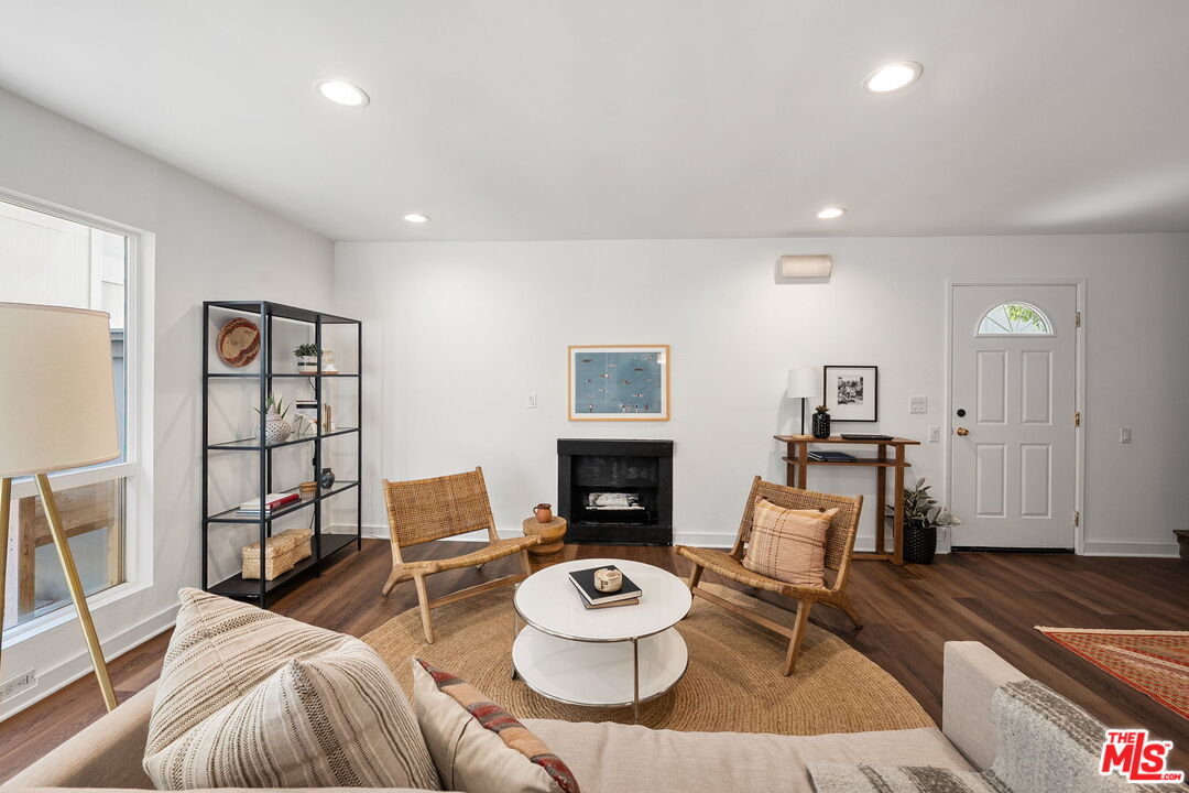 2508 Arizona Ave Unit: 3