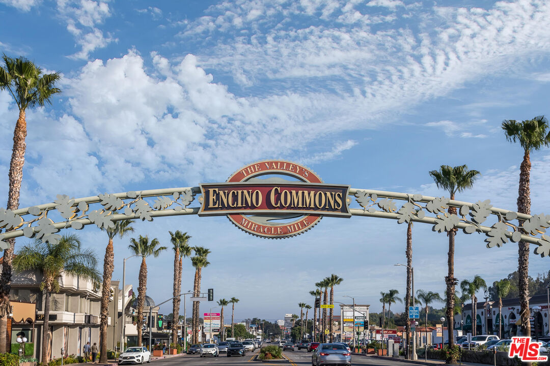 5414 Newcastle Ave Unit: 50