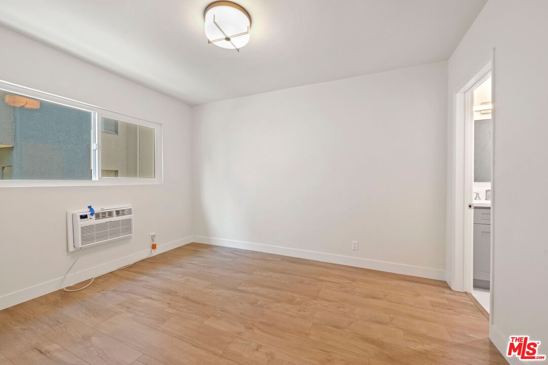 1250 N Crescent Heights Blvd Unit: 4