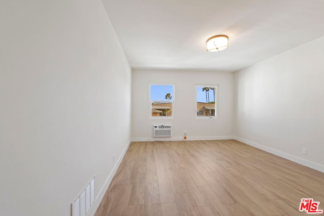 1250 N Crescent Heights Blvd Unit: 4