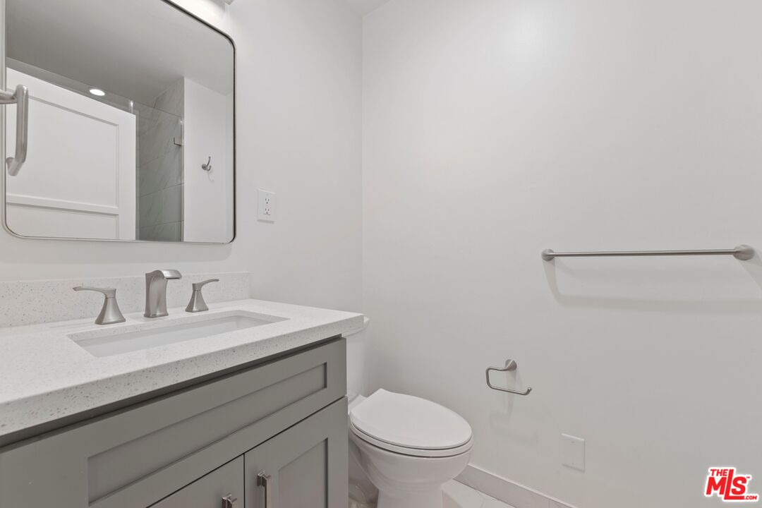 1250 N Crescent Heights Blvd Unit: 4