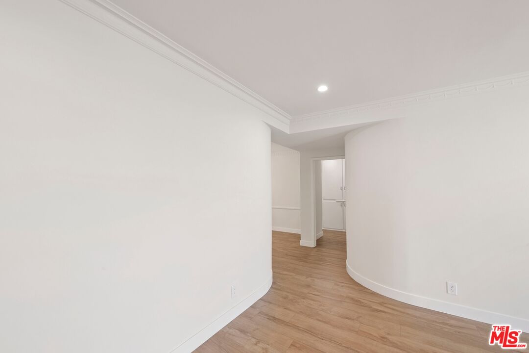 1250 N Crescent Heights Blvd Unit: 4