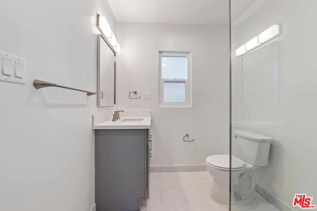 1250 N Crescent Heights Blvd Unit: 4