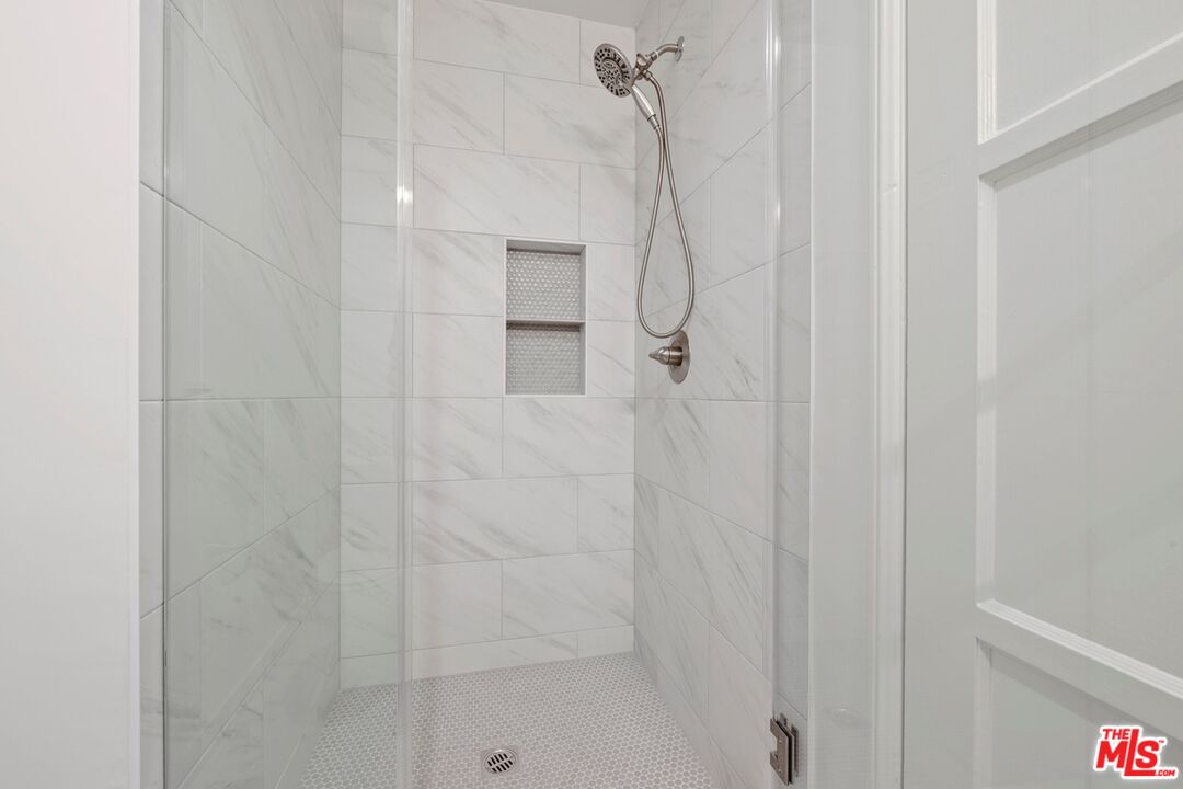 1250 N Crescent Heights Blvd Unit: 4