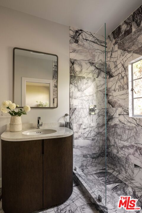 2449 N Commonwealth Ave