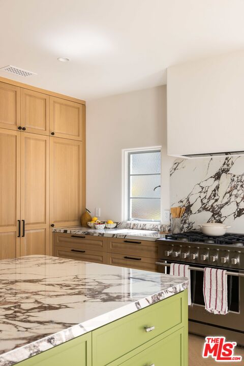 2449 N Commonwealth Ave