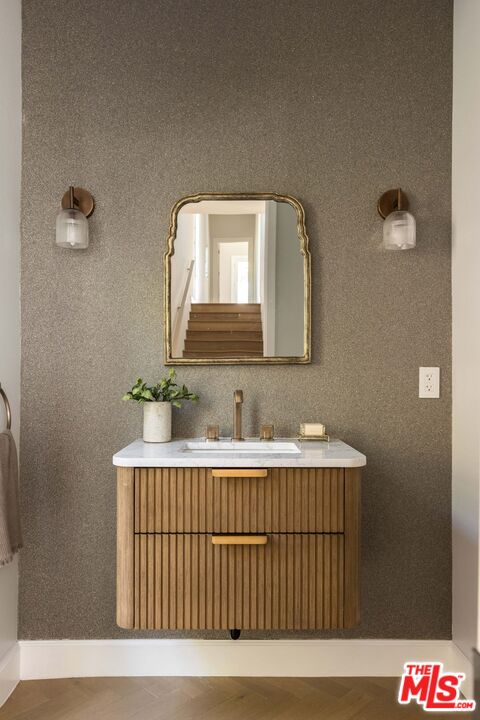 2449 N Commonwealth Ave