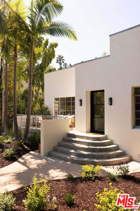 2449 N Commonwealth Ave