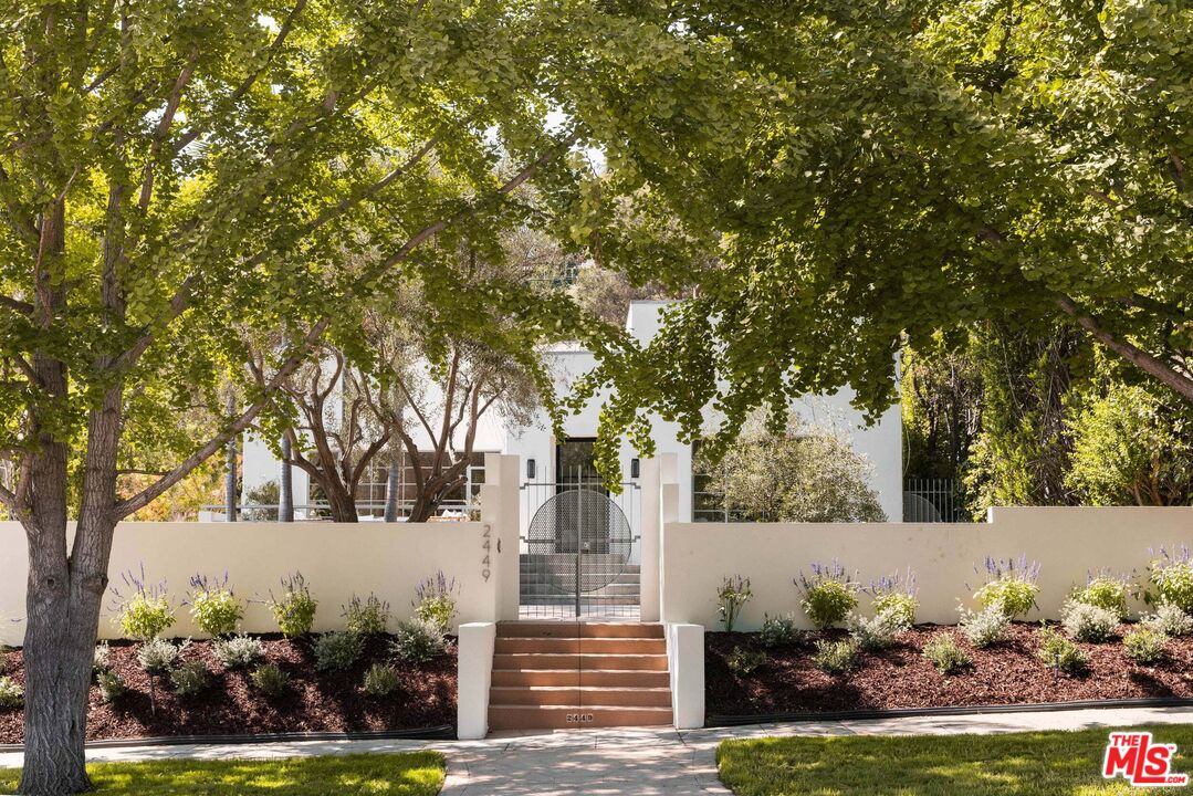 2449 N Commonwealth Ave