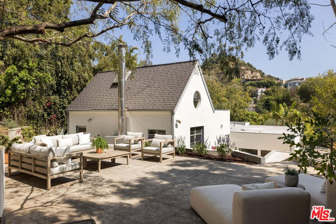 2449 N Commonwealth Ave