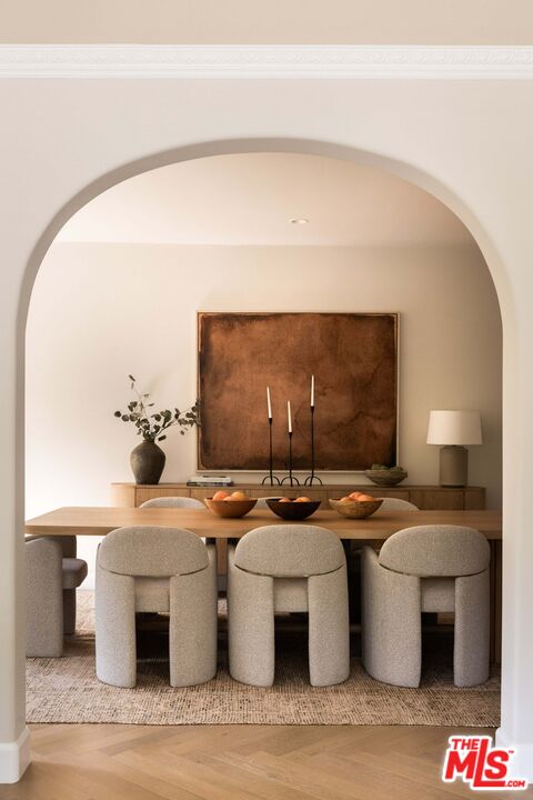 2449 N Commonwealth Ave