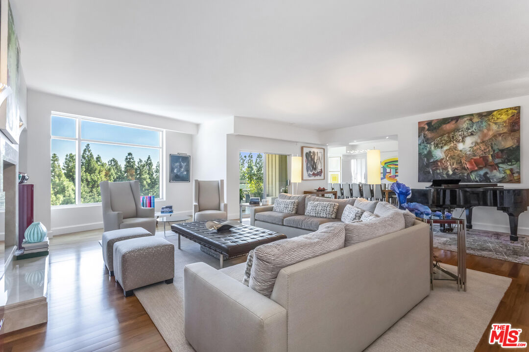 1 W Century Dr Unit: 4B