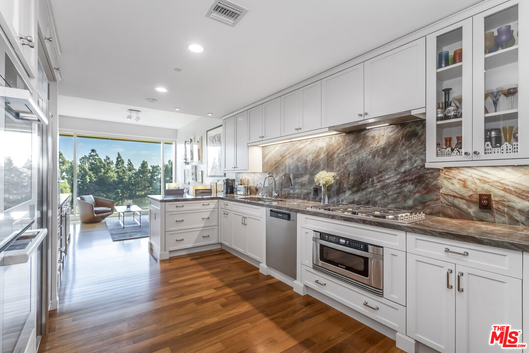 1 W Century Dr Unit: 4B