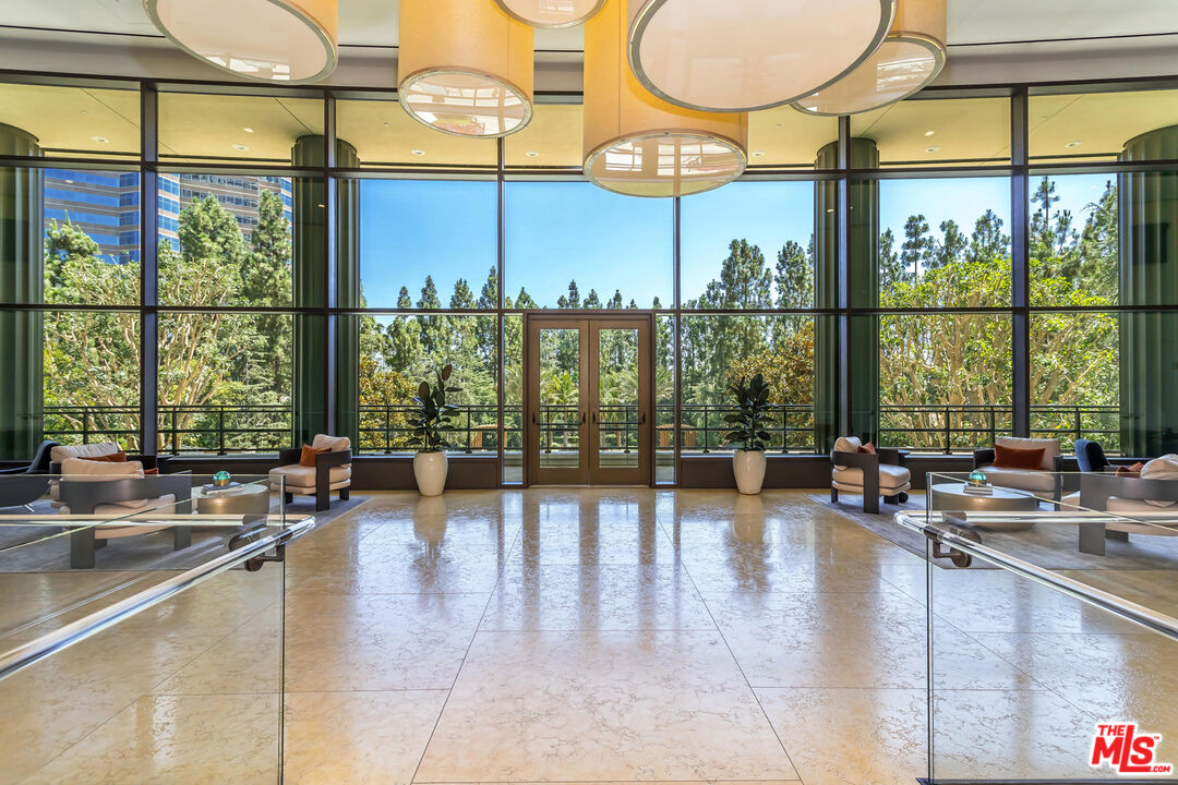 1 W Century Dr Unit: 4B