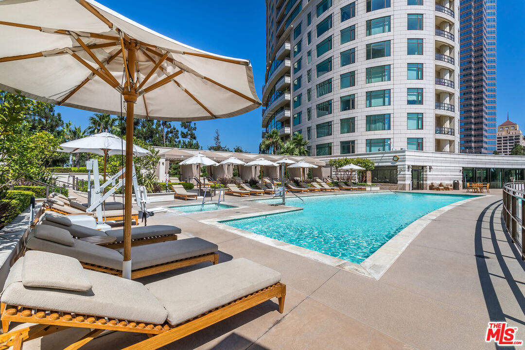 1 W Century Dr Unit: 4B