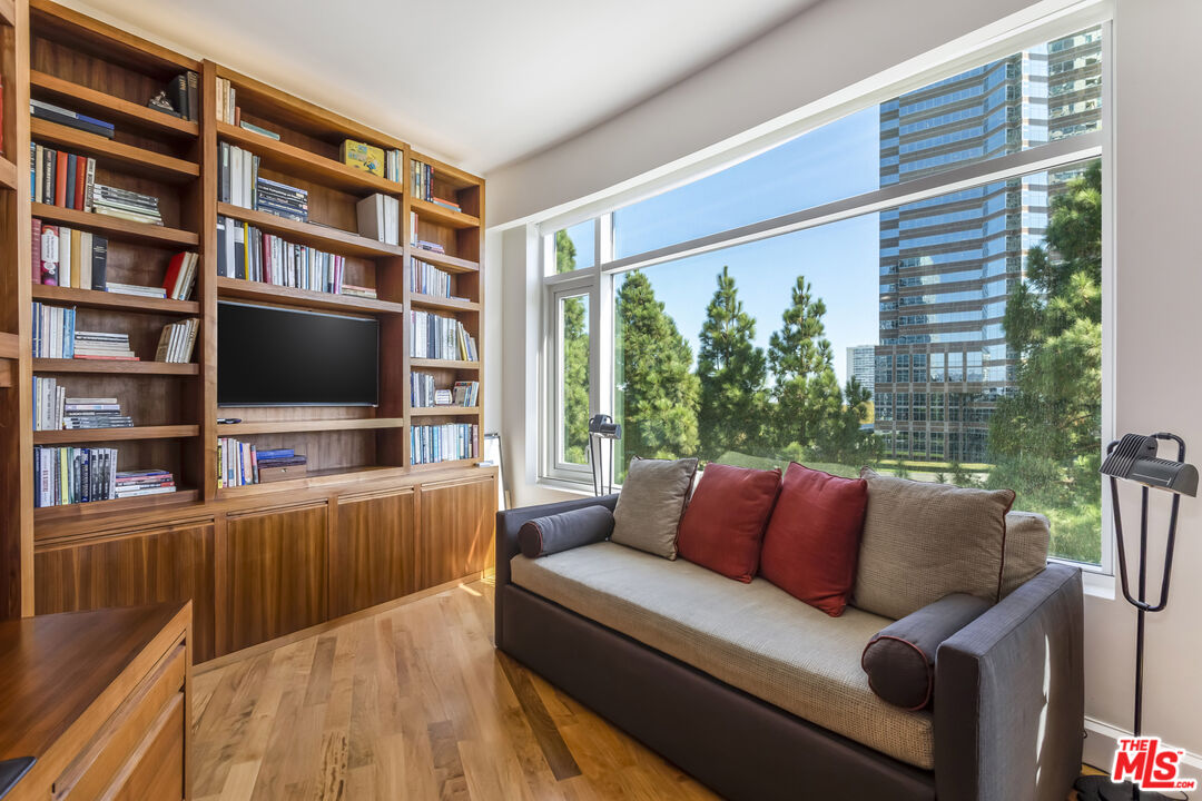 1 W Century Dr Unit: 4B