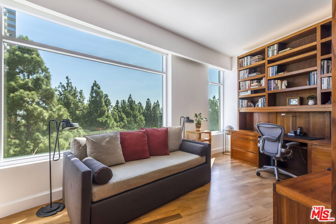 1 W Century Dr Unit: 4B